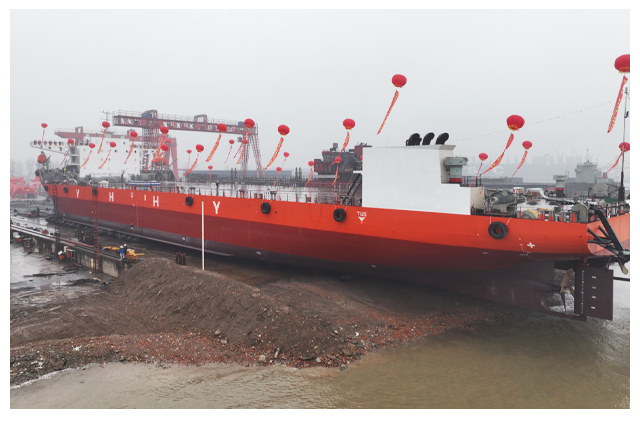 02.22000DWT LCT Barge Launch-2
