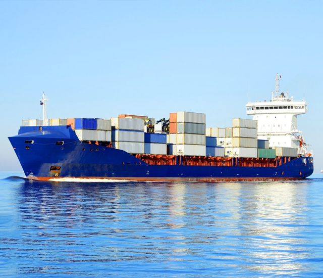 Kleines Containerschiff