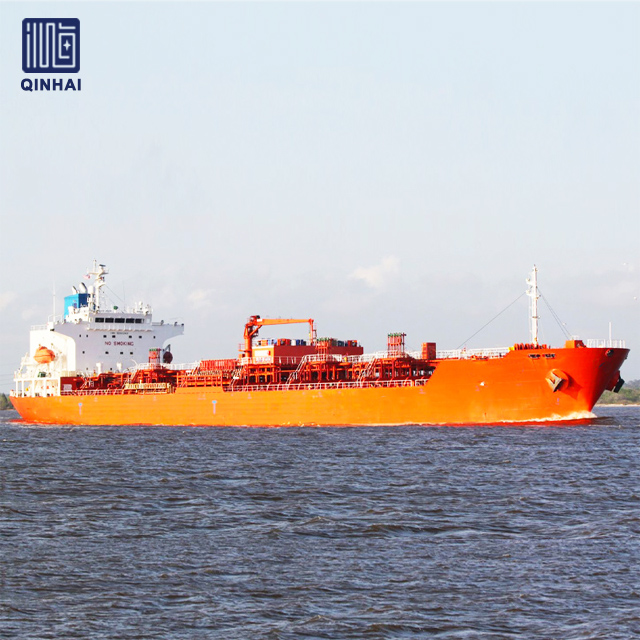 Werft maßgeschneiderte 3000dwt-Öltankschiffe mit Ölkran