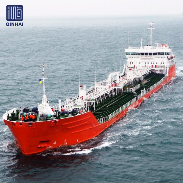 Werft maßgeschneiderte 5000dwt-Öltankschiffe mit Ölkran