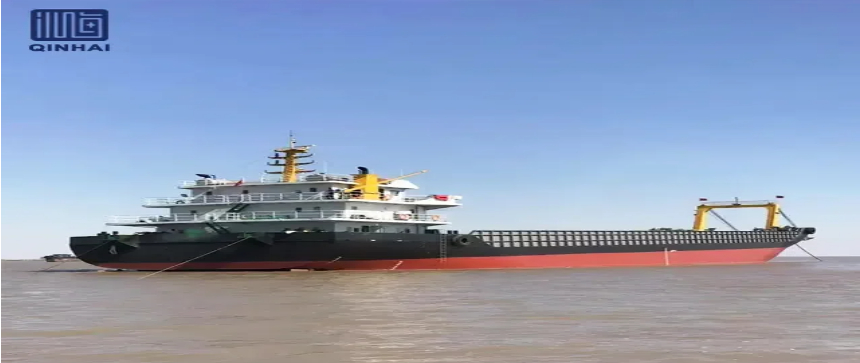 LCT-Frachtschiffe: Vielseitiger Transport für Massen- und Schwergüter