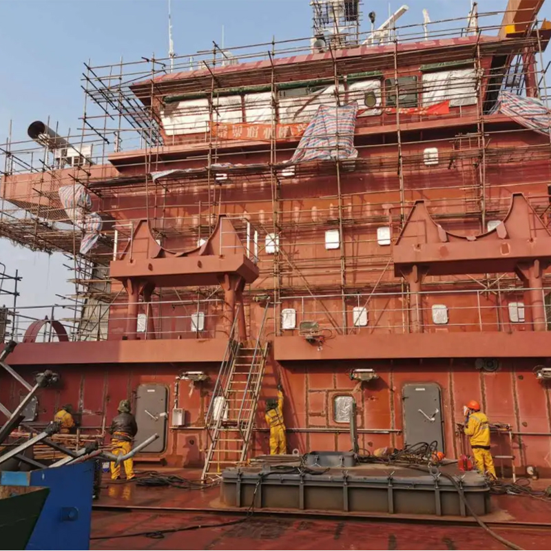 20.000 Tonnen ultragroßes Krancontainerschiff