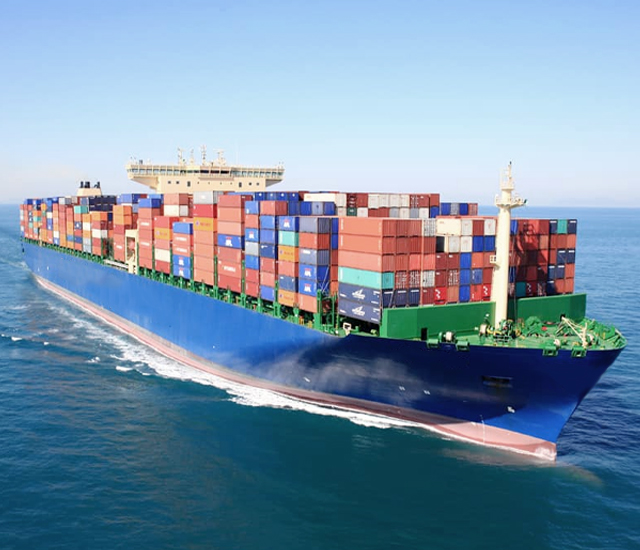 Gro&szlig;es Containerschiff